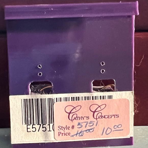 *NWT* Cathy’s Concepts Heart Shaped Lever Back Earrings - Picture 3 of 3